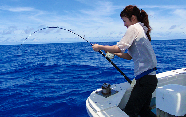 手ぶらで手軽な釣りを現役海人がサポート｜沖縄釣り体験クラブ